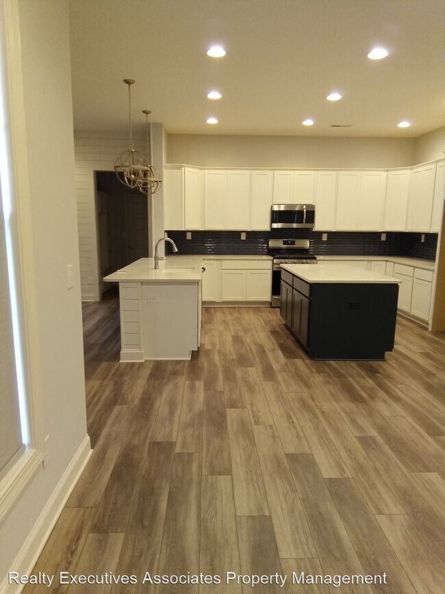 Building Photo - 4 br, 3.5 bath House - 1747 Hickory Reserv...