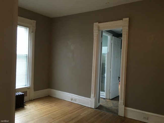 Building Photo - 2 br, 1 bath  - 442 Fountain St NE Apt 2