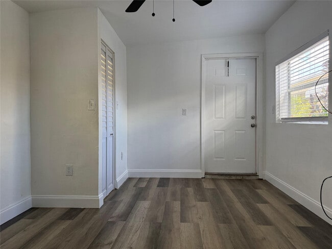 Foto del edificio - 1743 Moffett St