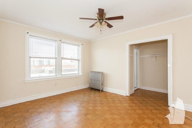 Foto del edificio - 705 W Belmont Ave