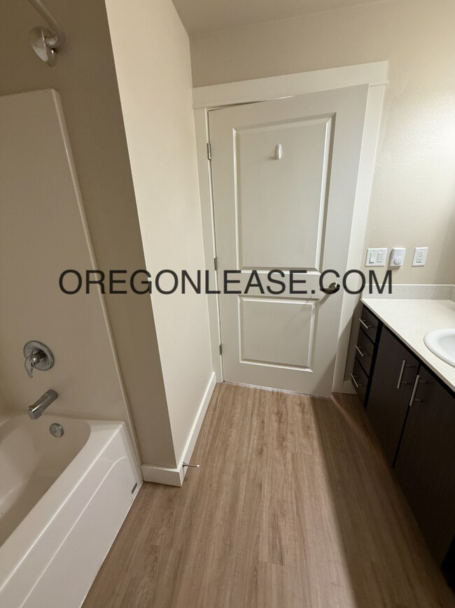 Foto del edificio - Newer 2-Bedroom Apartment