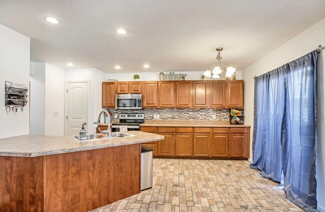 Building Photo - 1233 Firefly Dr