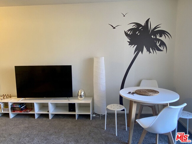 Building Photo - 1655 E Palm Canyon Dr