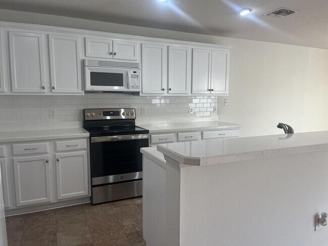 Foto del edificio - 12605 Tanja King Blvd