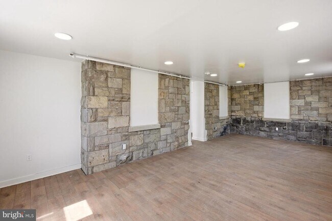 Building Photo - 6012 Ridge Ave