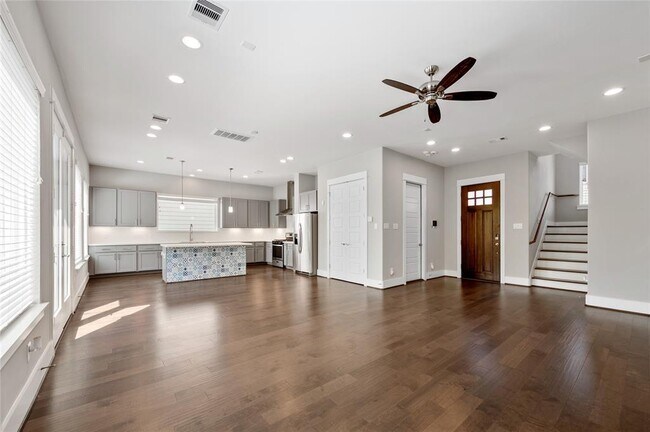 Foto del edificio - 6015 Yale Garden Ln
