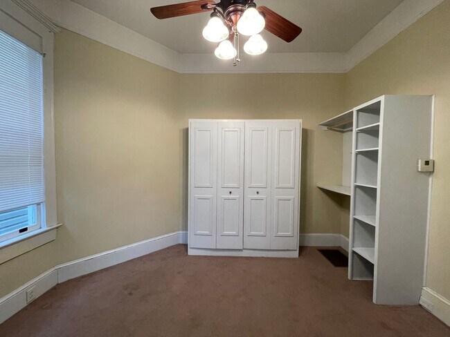 Building Photo - Studio Apartment on Desirable Magnolia Street