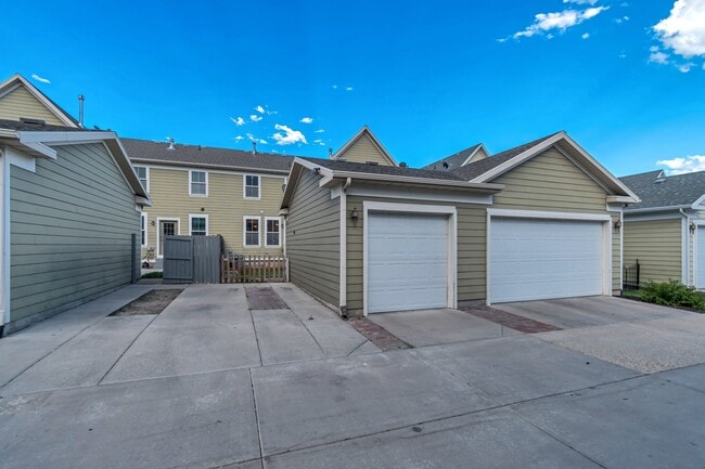 Building Photo - 10634 Topview Rd