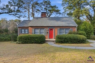 Building Photo - 801 Carey St