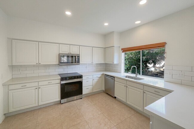 Building Photo - 1617 E Glenhaven Dr