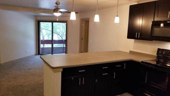 Foto del edificio - Oak Tree Apartments