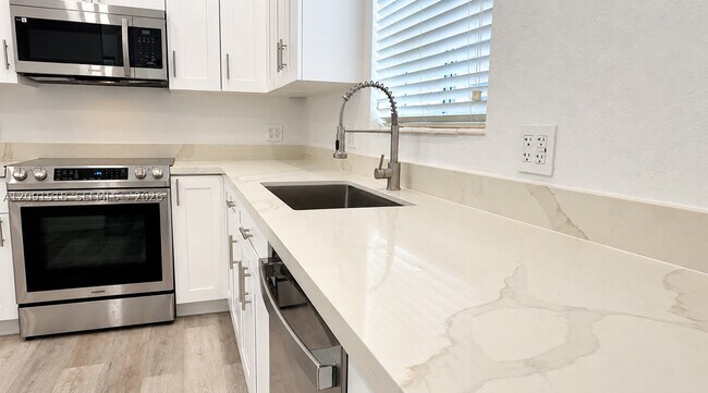 Foto del edificio - 1401 NE 152nd St