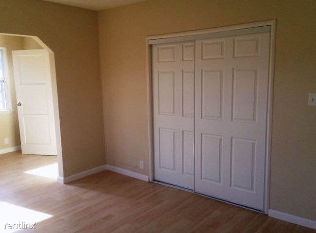 Foto del edificio - 1518 W Florence Ave