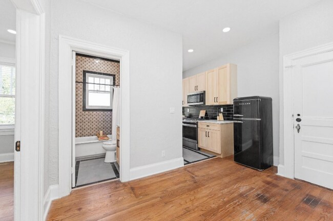 Building Photo - 2738 Riverside Ave