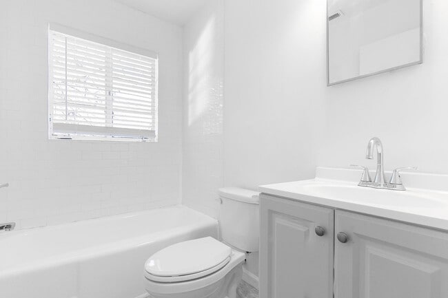 Interior Photo - Gean Rise