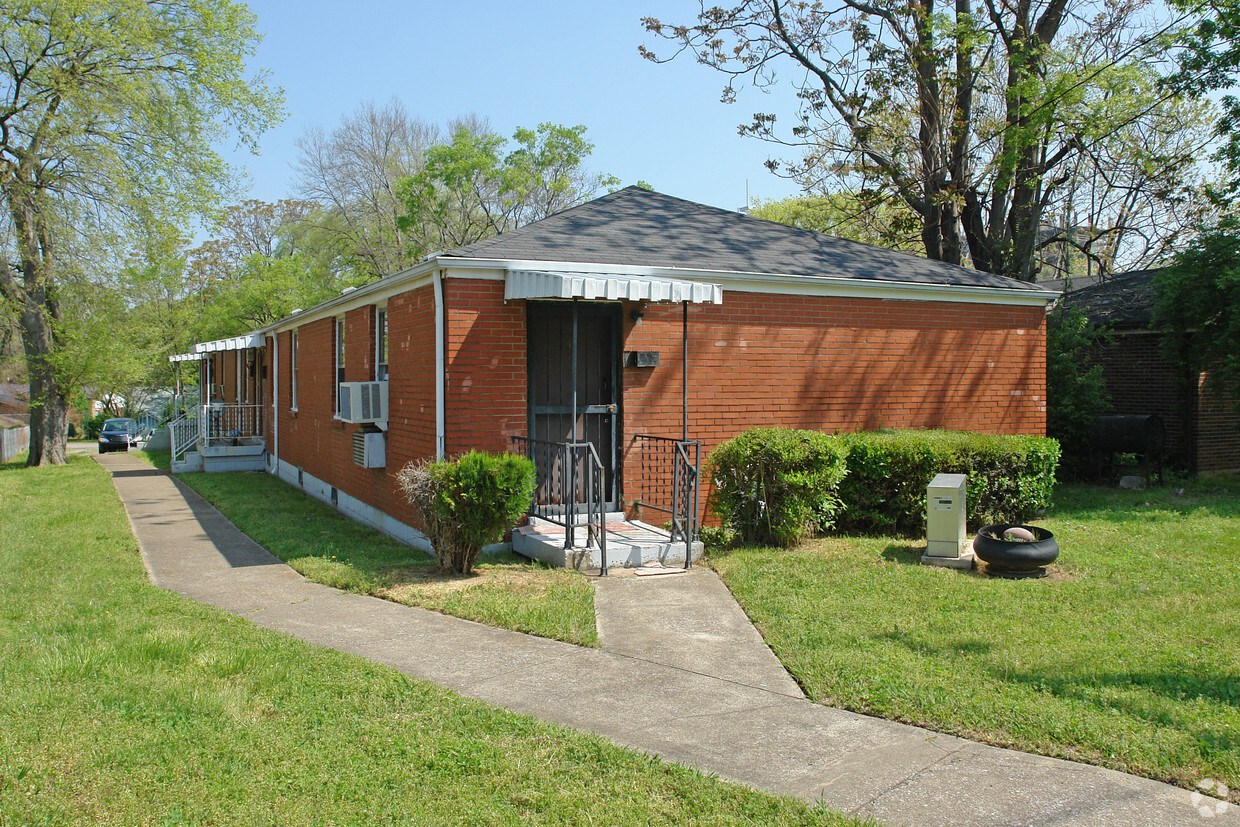Primary Photo - 1300 Hawkins St