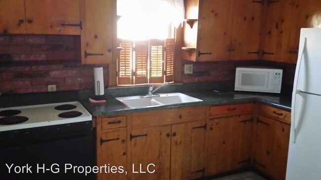 Building Photo - 109 Pleasant St
