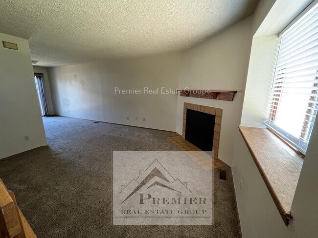 Foto del edificio - 1261 Soaring Eagle Dr