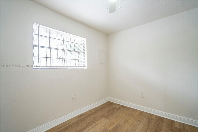 Foto del edificio - 500 NW 10th Ave