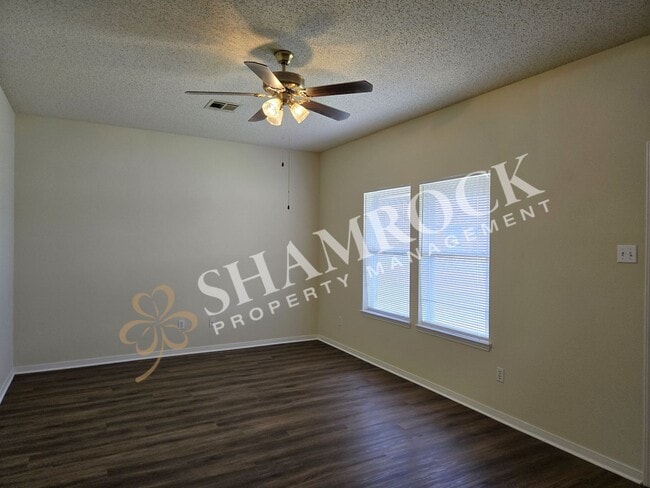 Building Photo - One-Bedroom with Garage