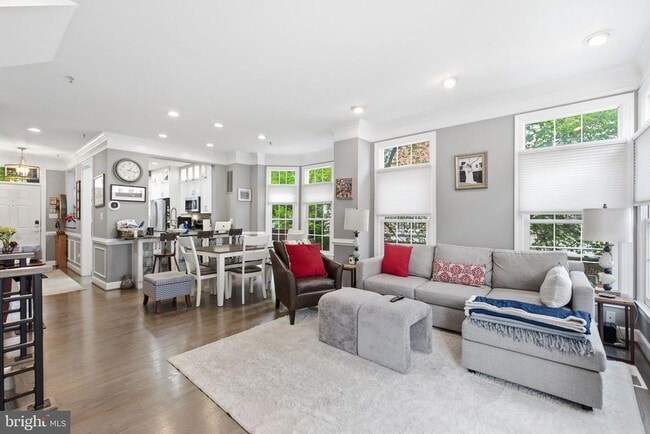 Building Photo - 1329 N Barton St