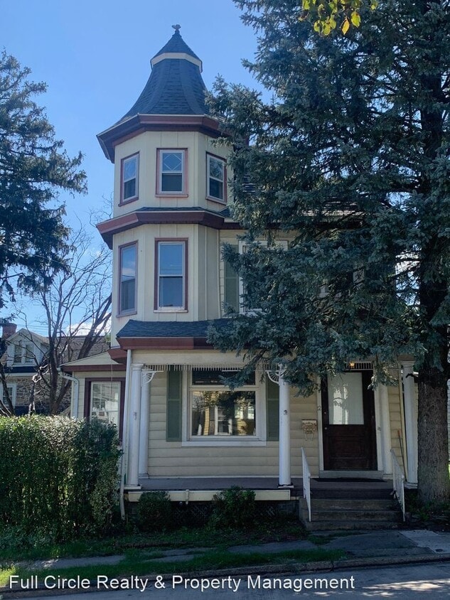 Primary Photo - 5 br, 1.5 bath House - 12 2nd Street