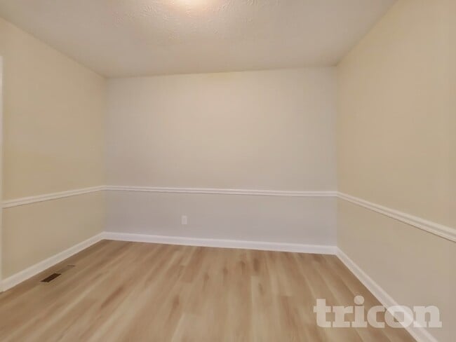 Building Photo - 4211 Clearview Dr