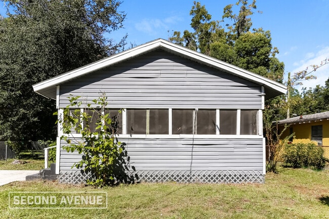 Building Photo - 2011 W 15th St