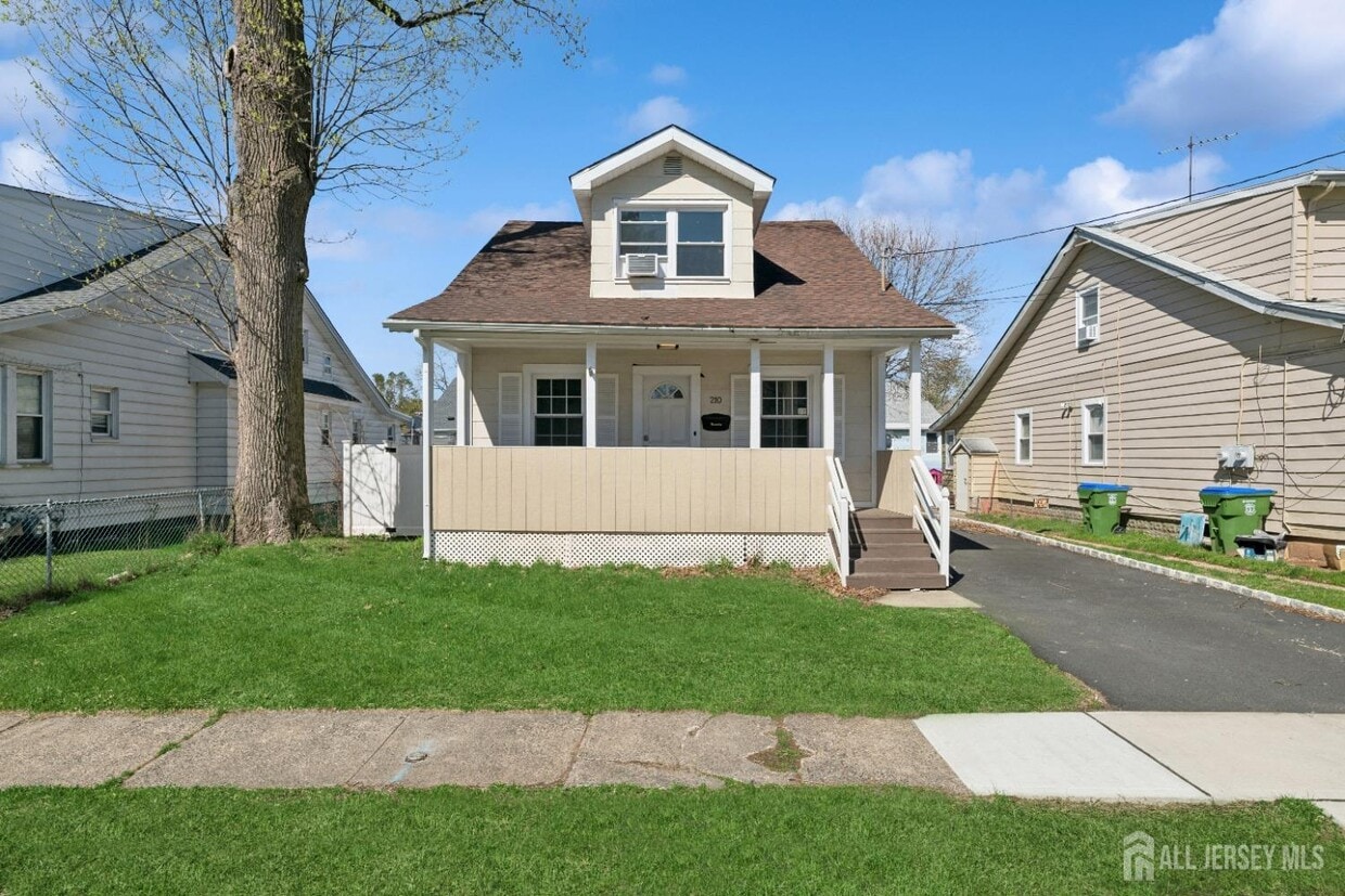 Primary Photo - 210 Washington Ave