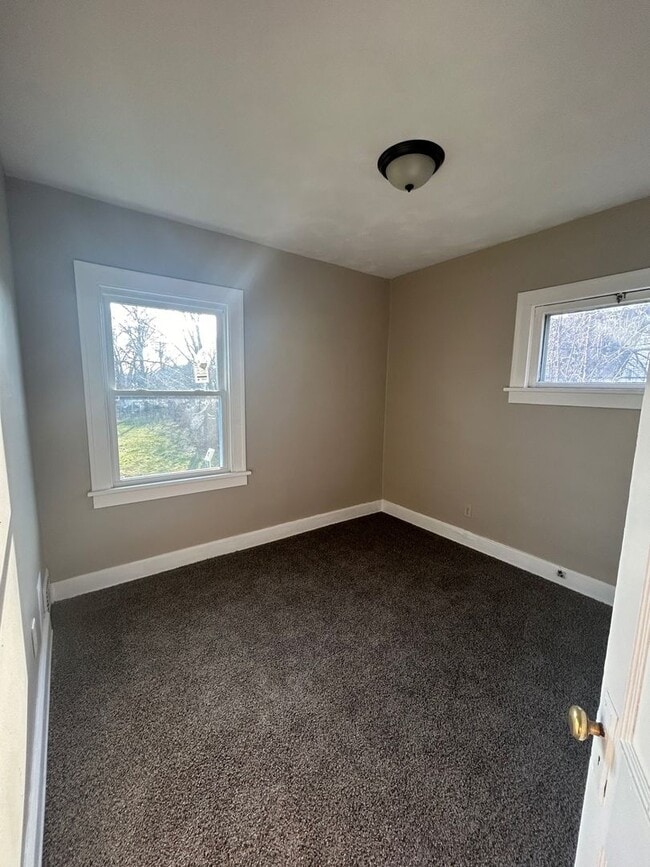 Building Photo - 13706 Eaglesmere Ave
