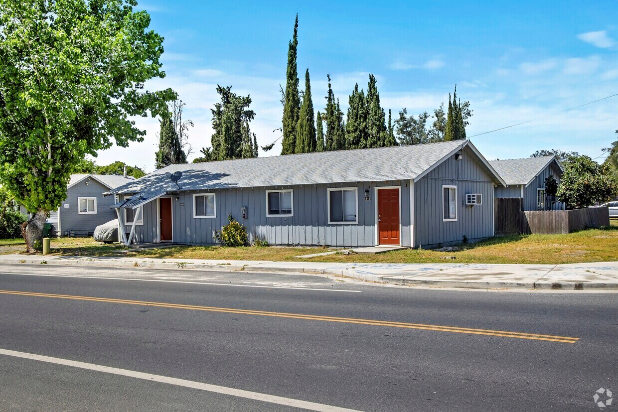 Primary Photo - Suzie St Apartments