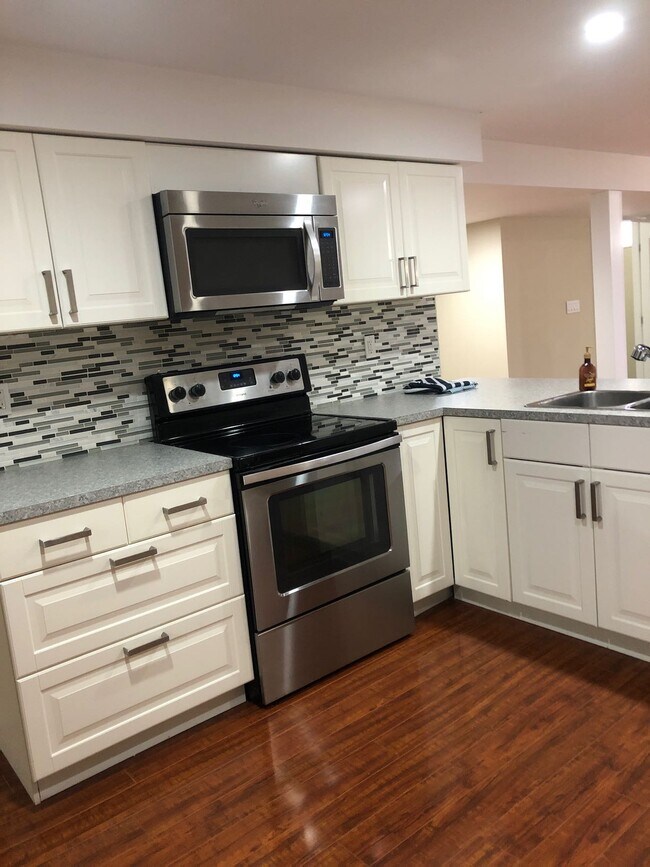 Photo du bâtiment - 1 Bed 1 Bath Unit in Edmonton, AB