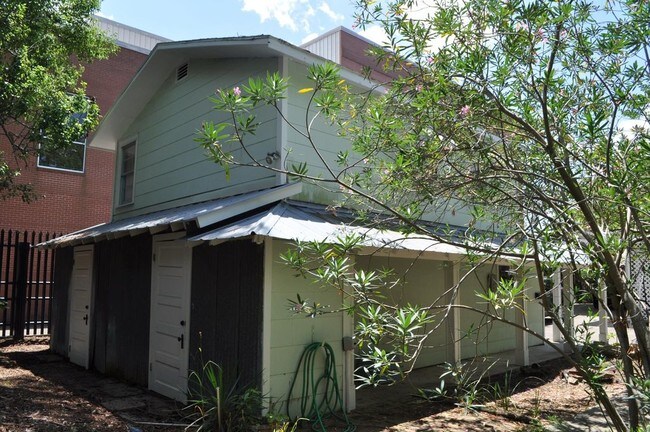 Foto del edificio - 727 Moss St