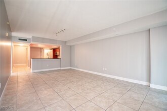 Building Photo - 3000 Oasis Grand Blvd