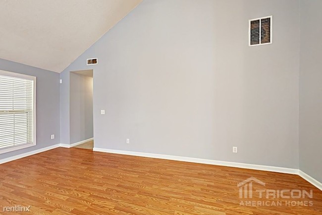 Building Photo - 1102 Chateau Terrace