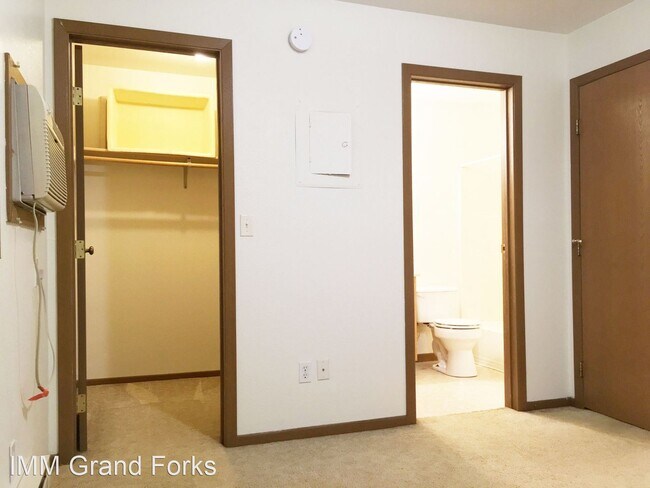 Foto del edificio - 722 22nd St NW