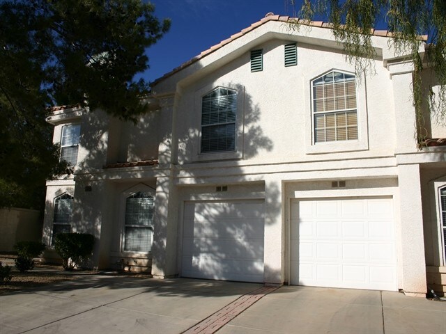 Primary Photo - 2818 Briar Knoll Drive
