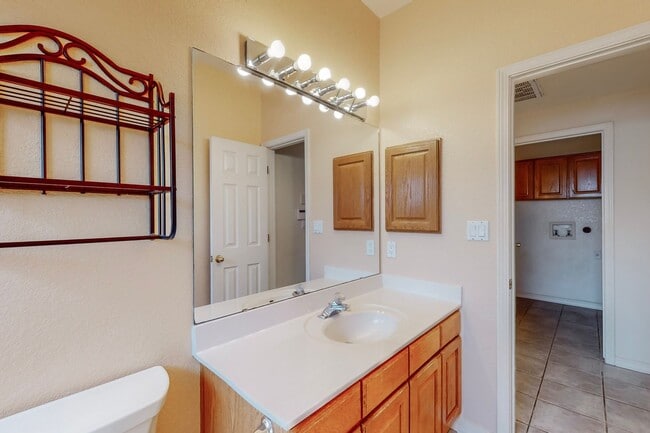 Foto del edificio - 2 story 4 bedroom