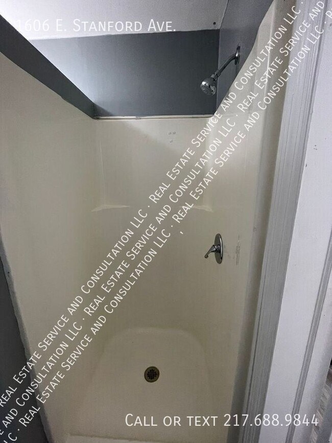 Foto del edificio - 1606 E Stanford Ave