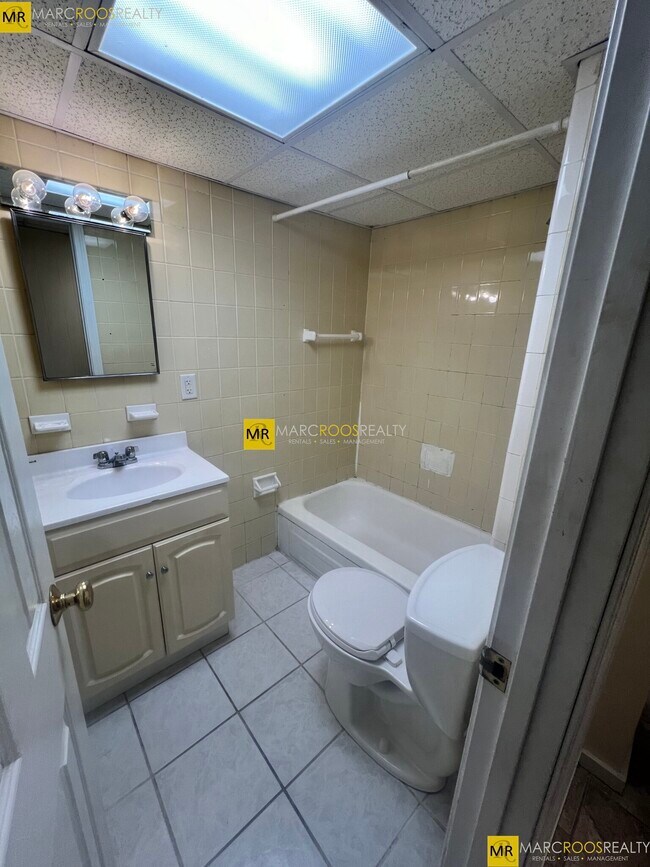 Foto del edificio - 16 Glenville Ave