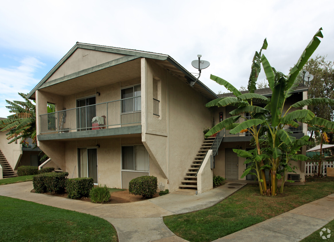 Primary Photo - 403 E Briardale Ave
