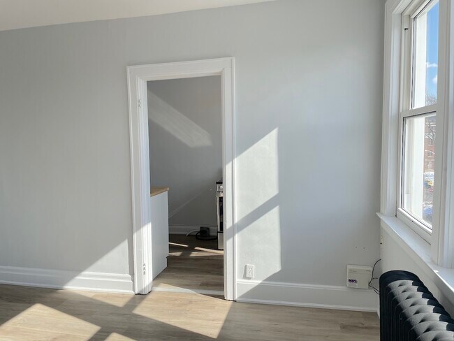 Photo du bâtiment - 74 Hanna St W