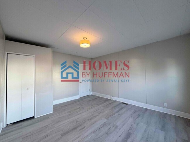 Foto del edificio - Three Bedroom House | Large Backyard