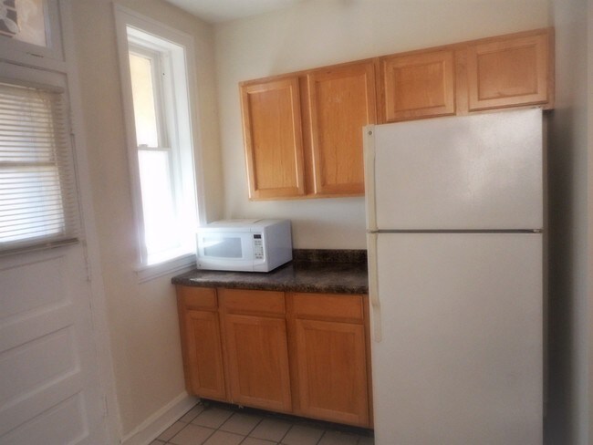 Kitchen refrig - 5317 W Giddings St