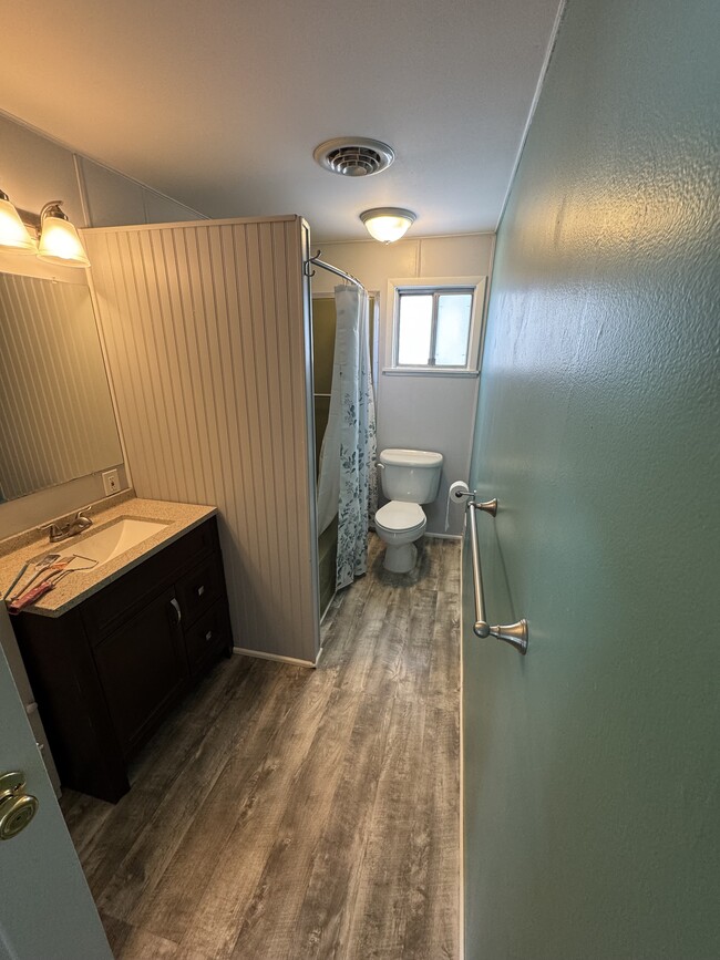 Building Photo - 407 Mill St