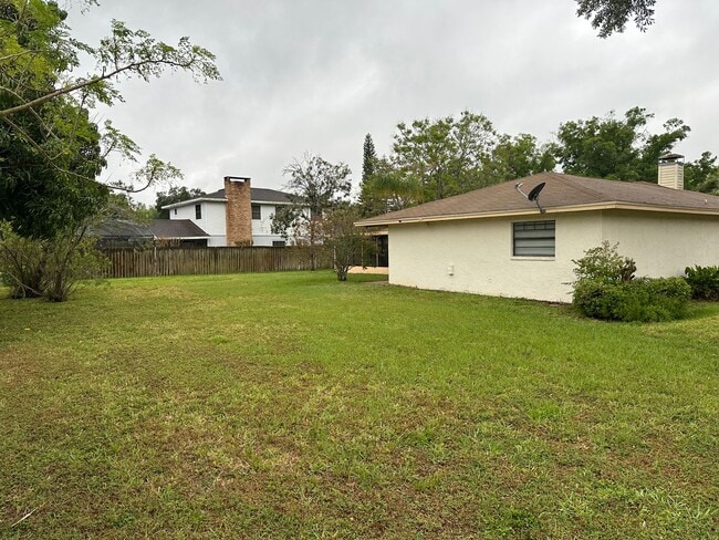 Building Photo - Spacious 4 bedroom 3 bath home in South La...