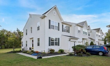 Building Photo - 801 Evergreen Cir