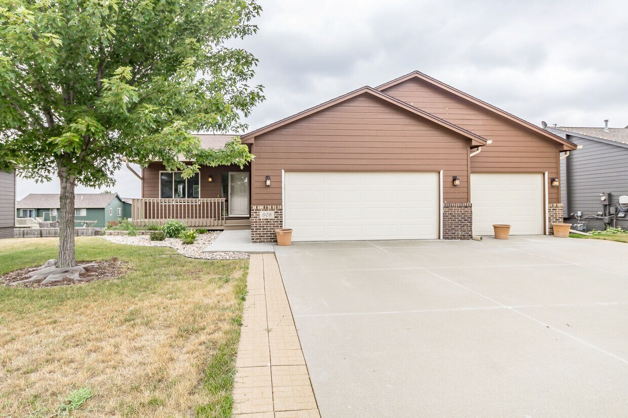 Foto principal - 808 S Whitewood Ave