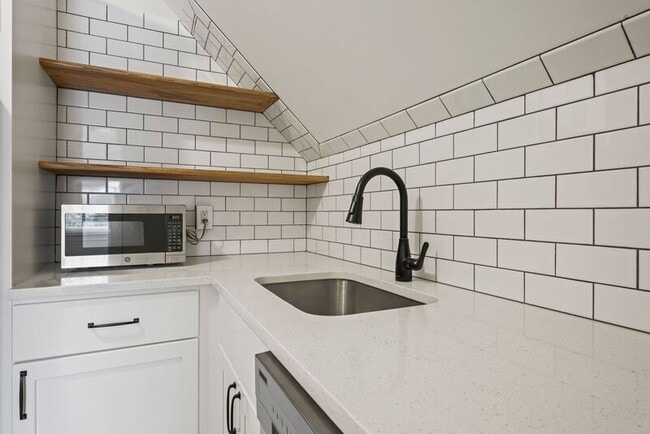 Building Photo - 101 Union Ave