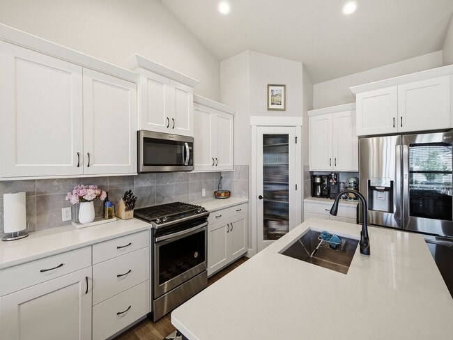 Building Photo - 5029 Long Dr